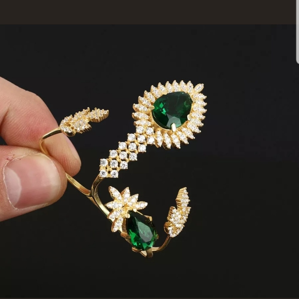 Elegant Topaz& emerald 2 finger cuff - Picture 2 of 3